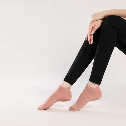 Grip Pilates Socks Non Slip Athletic Yoga Socks with Grips for Women Grippy socks for Hospital Workout Barre