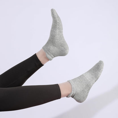 Grip Pilates Socks Non Slip Athletic Yoga Socks with Grips for Women Grippy socks for Hospital Workout Barre