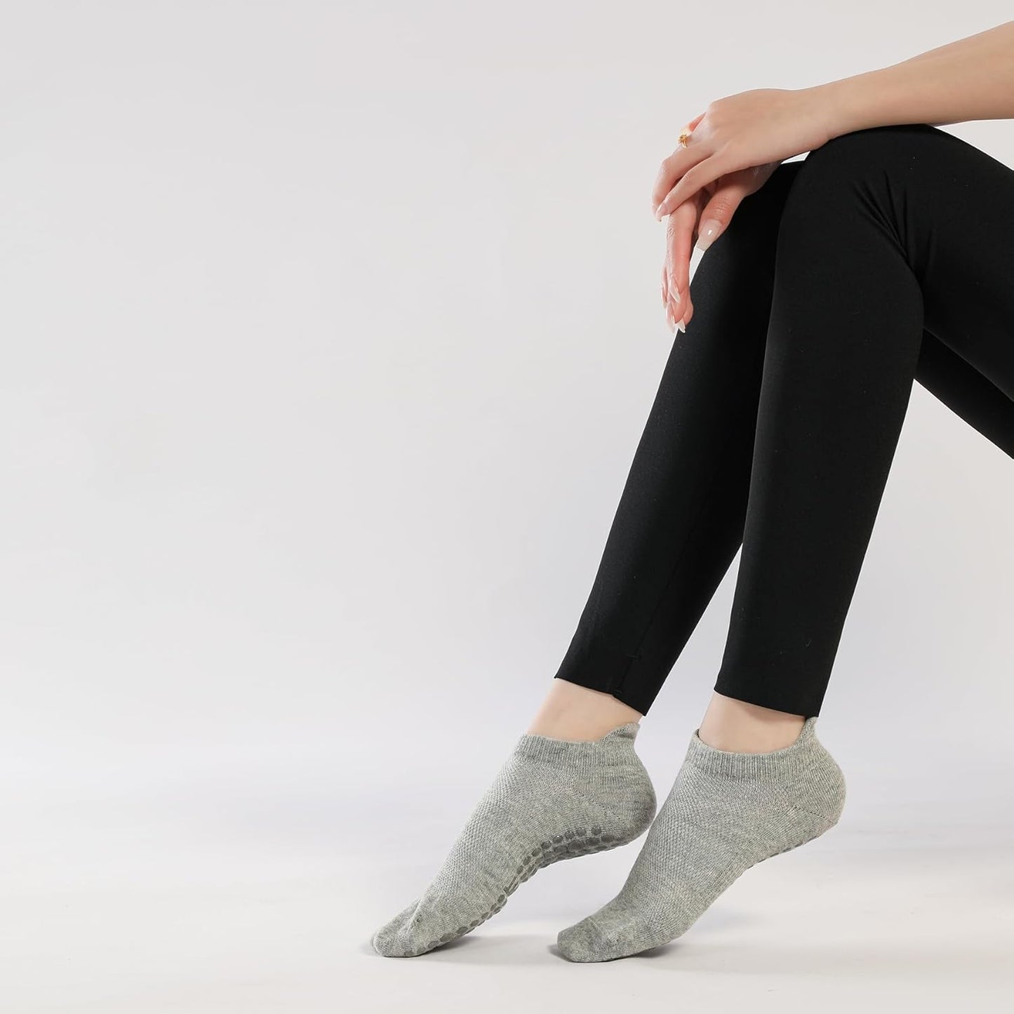Grip Pilates Socks Non Slip Athletic Yoga Socks with Grips for Women Grippy socks for Hospital Workout Barre