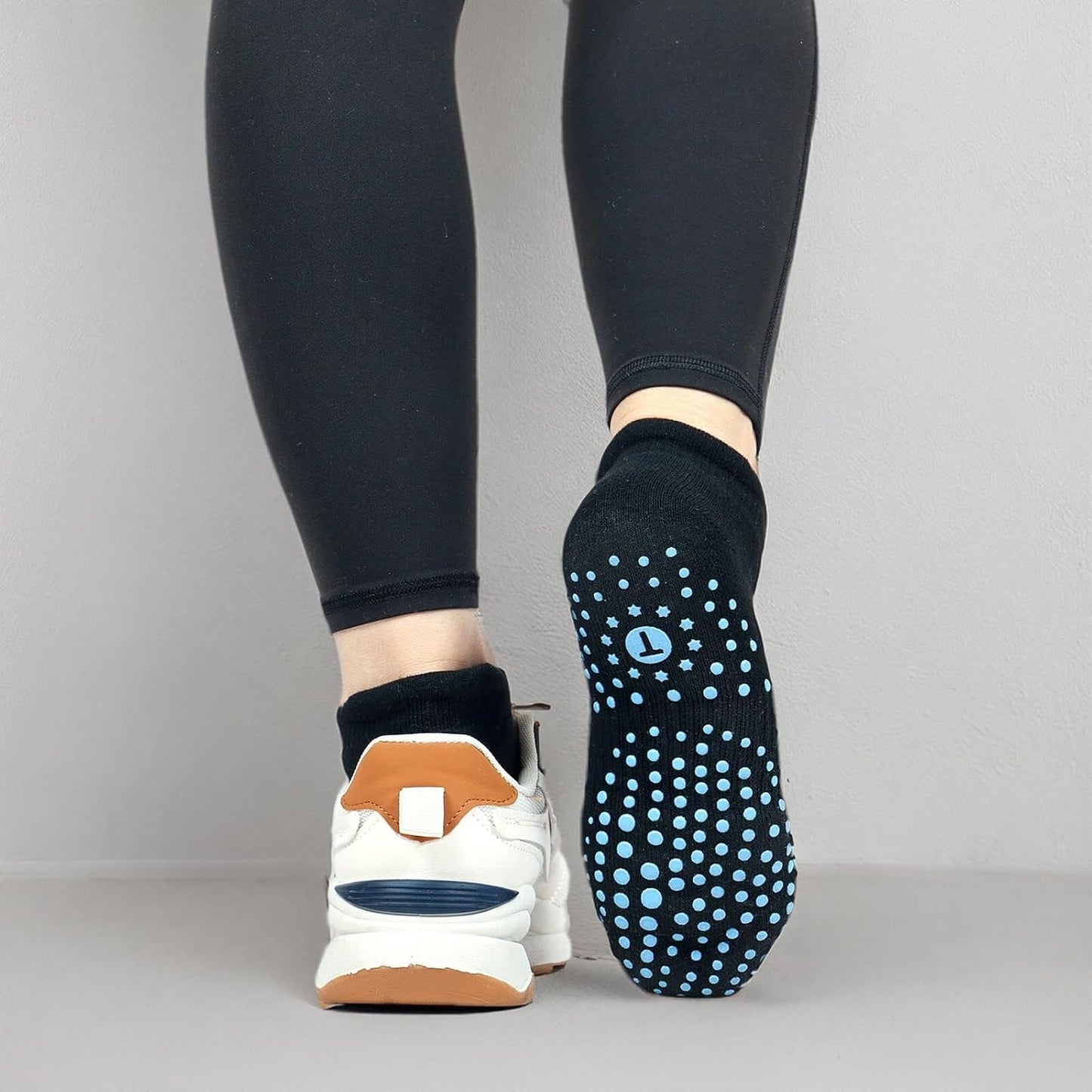 Pilates Socks for Women, Cushioned Ankle Grippy Non Slip Socks for Yoga, Hospital, Barre, Home Slipper 2/4 Pairs