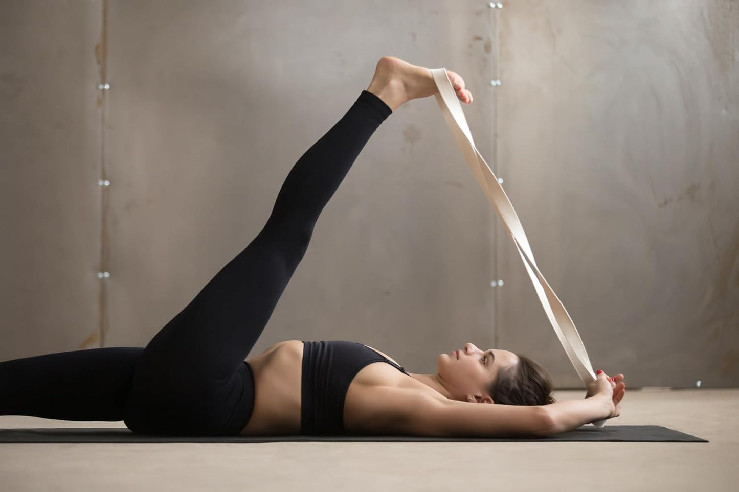 Strap with Metal D-Ring - Durable Stretching Strap for Yoga, Pilates, Flexibility & Physical Therapy (6ft, 8ft, 10ft)