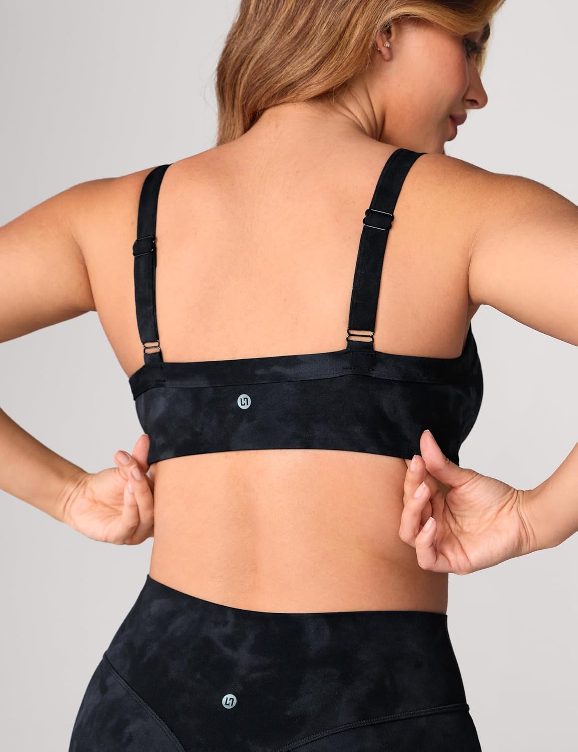 Hugcurve Adjustable Sports Bra Square Neck Wireless Padded Yoga Workout Tops