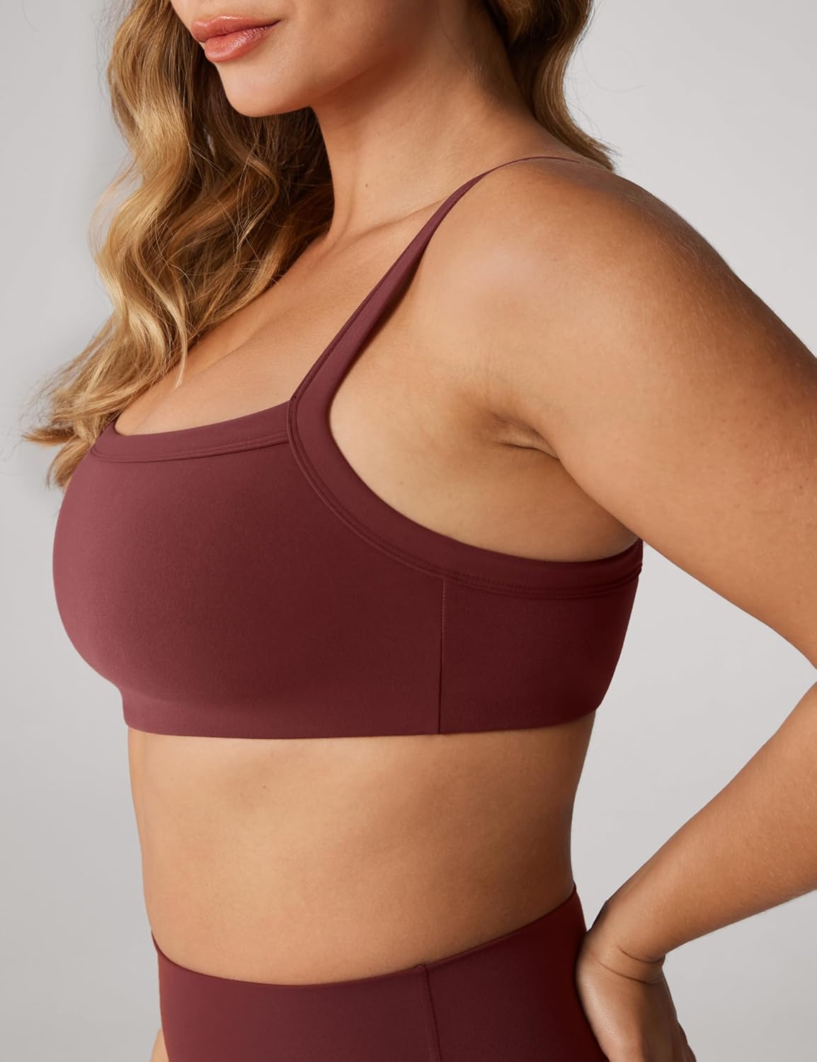 Hugcurve Adjustable Sports Bra Square Neck Wireless Padded Yoga Workout Tops