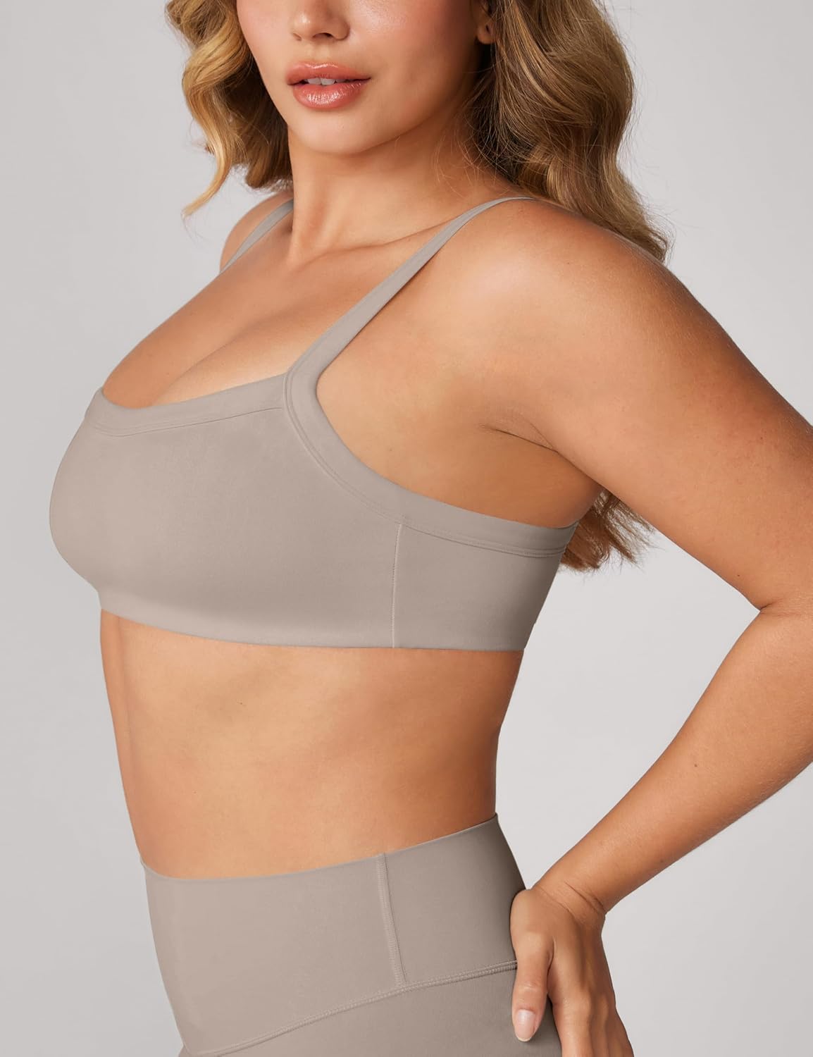 Hugcurve Adjustable Sports Bra Square Neck Wireless Padded Yoga Workout Tops