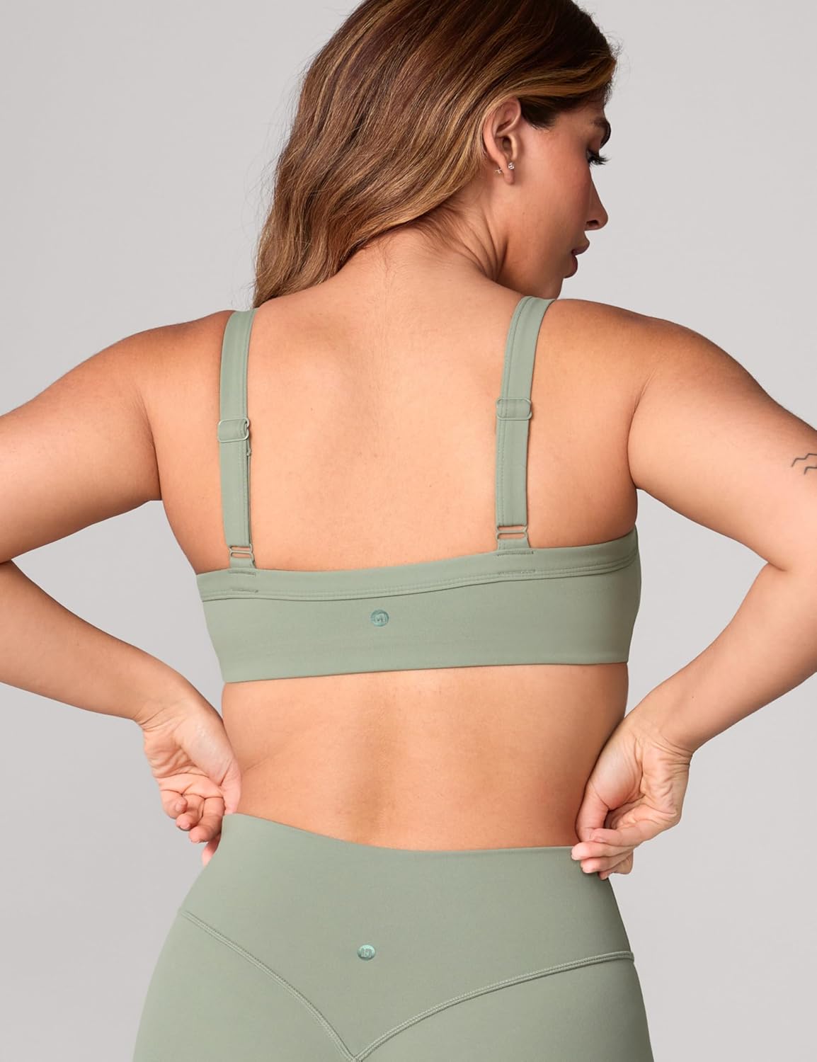 Hugcurve Adjustable Sports Bra Square Neck Wireless Padded Yoga Workout Tops