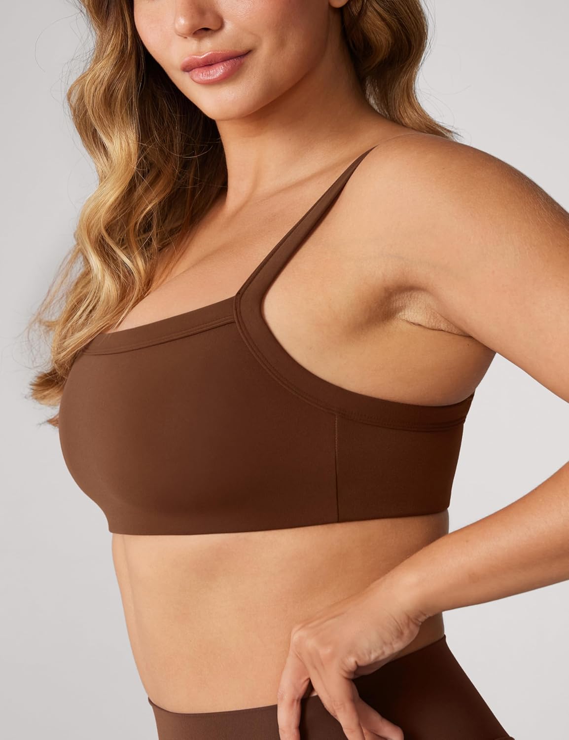 Hugcurve Adjustable Sports Bra Square Neck Wireless Padded Yoga Workout Tops